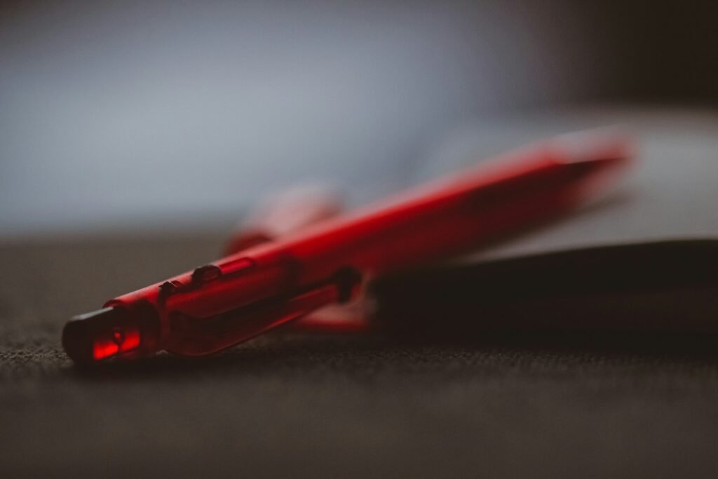 خطأ إملائي واحد قد يكلفك عميلاً: أهمية التحرير والتدقيق لمحتوى شركتك